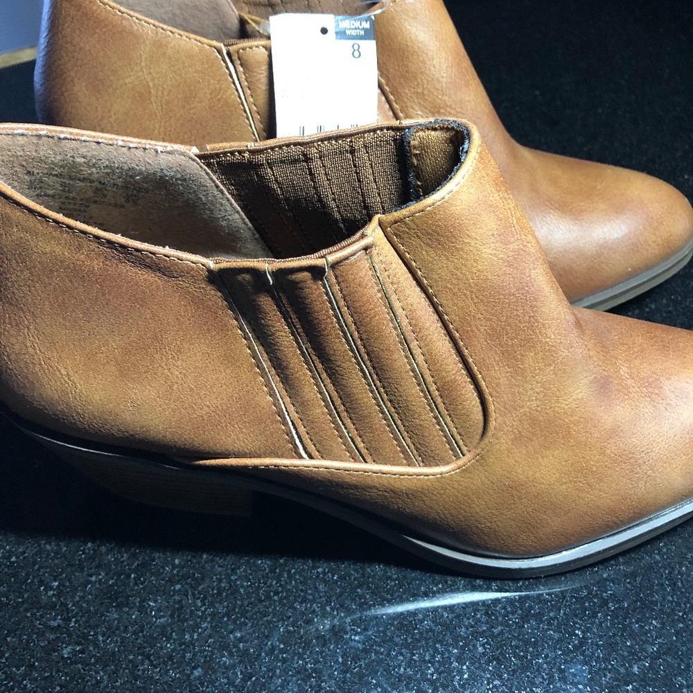 NWT  ROUTE 66 womans 2 in heel shoe slip on brown faux leather